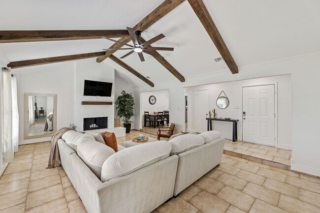 Foto del edificio - READY FOR MOVE IN NOW!
