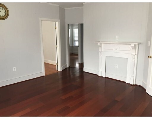 Primary Photo - 52 Cottage St