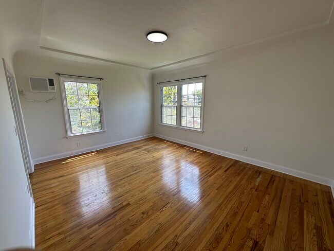Foto del edificio - 1451 Ridgeley Dr