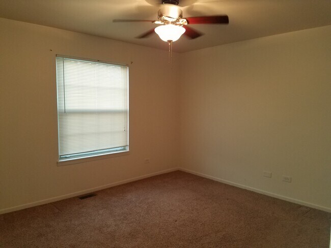 Building Photo - 579 Pleasant Pl