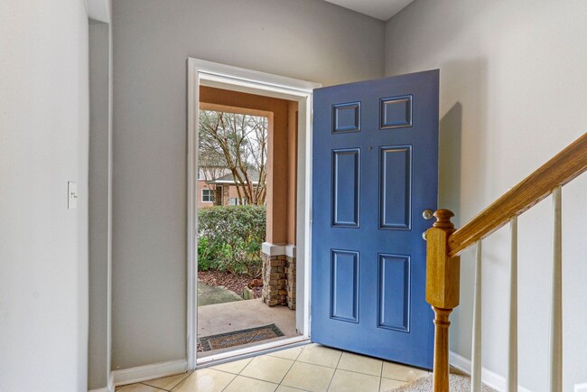 Building Photo - Cambridge at Oak Leaf Plantation Town Home!