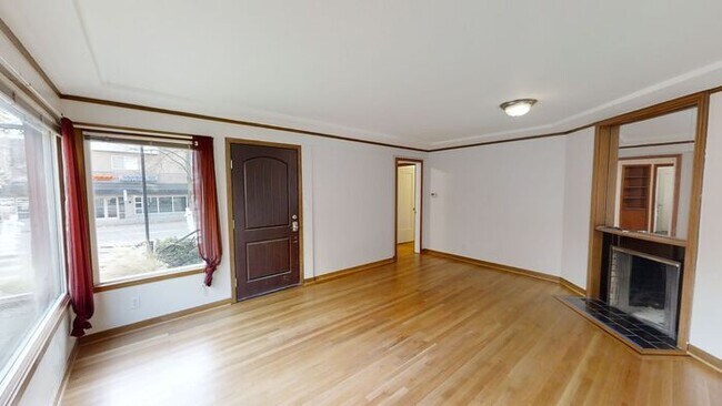 Building Photo - 3 Bed and 1 Bath Move-in Ready Now!