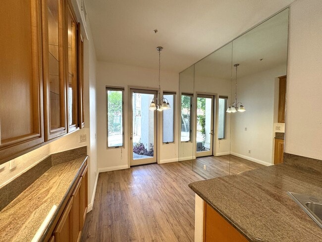 Foto del edificio - Beautiful 3Bd/2.5Ba Spacious Home in Tustin!