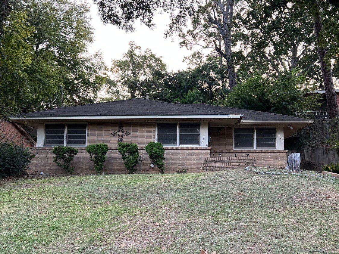 Primary Photo - Home for Rent in Montgomery
