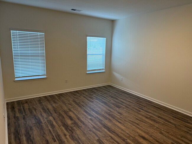 Building Photo - 180 Tanasqui Dr