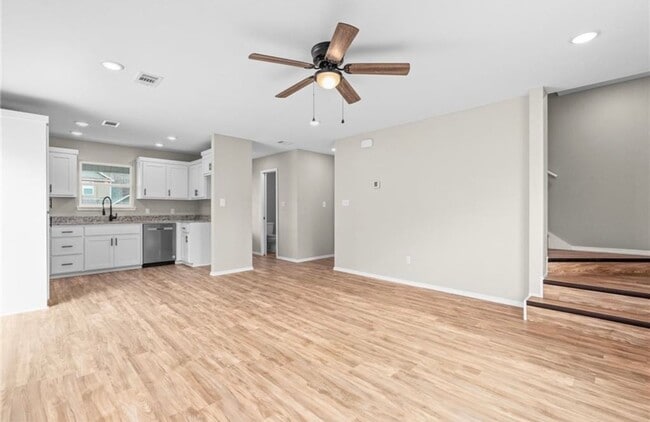Building Photo - $2,000.00 Move-In-Special