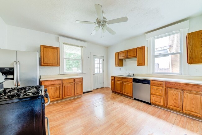 Building Photo - AVAILABLE NOW - Huge, Beautiful 5+ Bedroom...