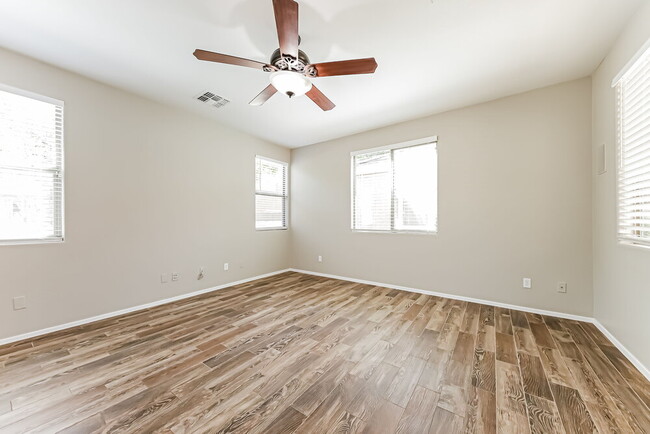 Building Photo - 129 E Catclaw St