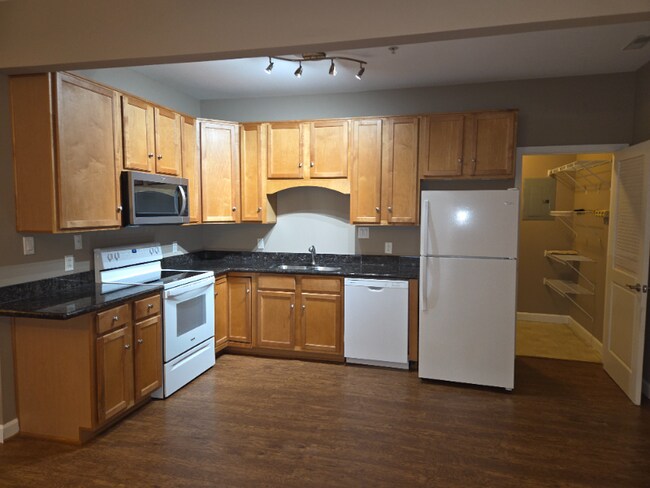 Foto del edificio - 845 Forest Ave