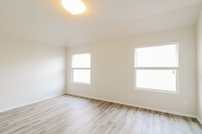 Foto del edificio - Christian Meadows - 3626 Job Dr. Ennis, TX...
