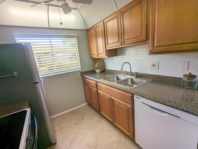 Building Photo - 708 S Tamiami Trail