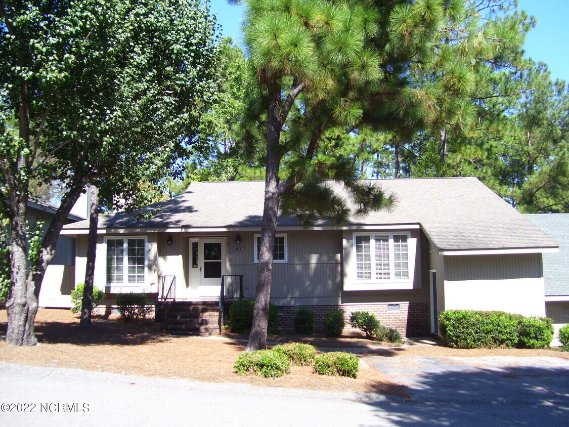 Foto principal - 261 Tall Trees Dr