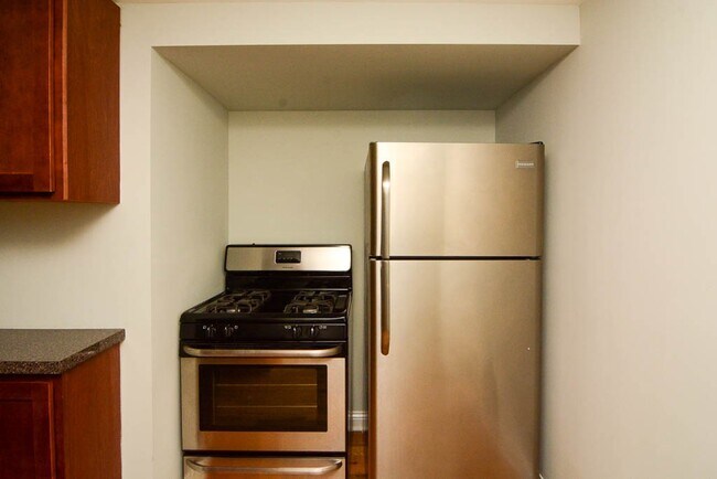 Building Photo - 4242 N Wolcott Ave