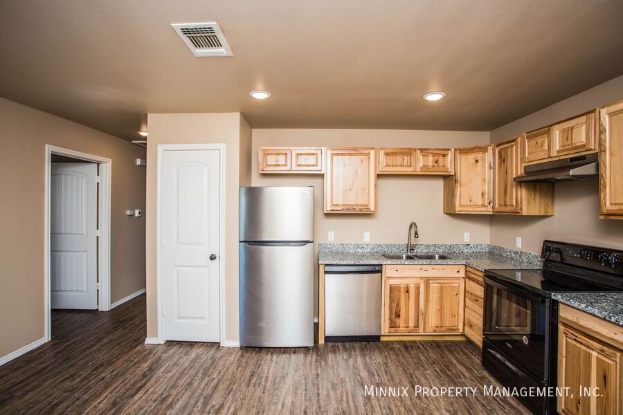 Primary Photo - 2408 N Avenue P