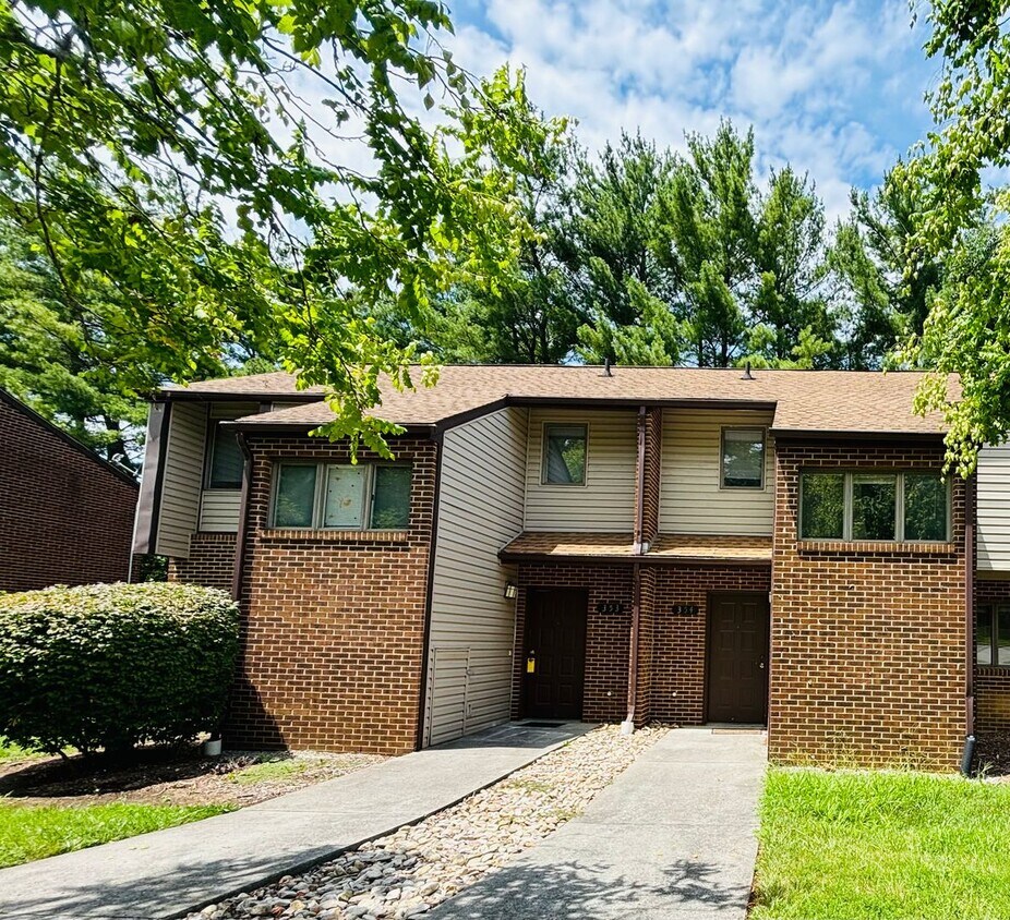 Foto principal - 3 Bedroom 2.5 Bath Townhouse