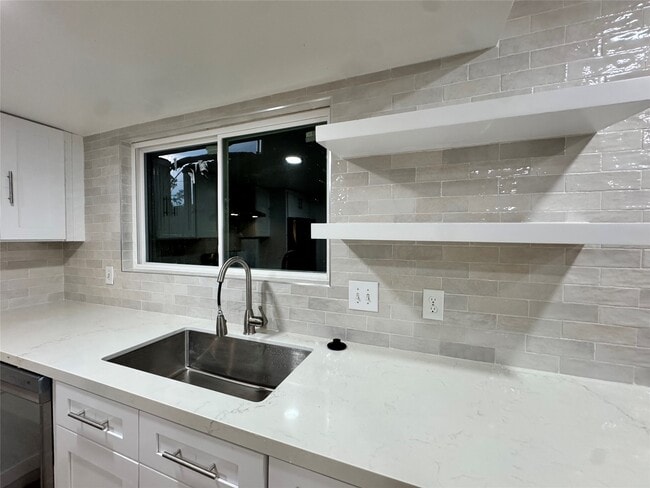 Building Photo - 10002 Knoboak Dr