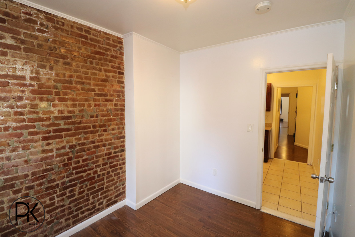 Primary Photo - 501 1/2 E 83rd St