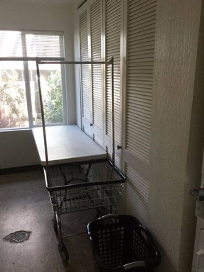 Foto del edificio - BEAUTIFUL 1 BEDROOM X1 BATHROOM CONDO!!! NOW LEASING!!!