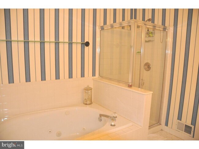 Foto del edificio - 38 Voorhees Ct