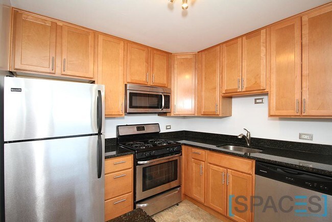 Foto del edificio - 3639 N Pine Grove Ave