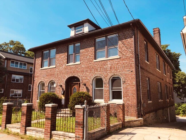 Building Photo - 55 Sherwood Ave