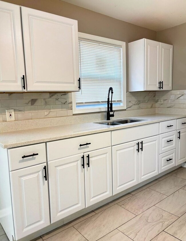 Building Photo - 3564 Tyler St