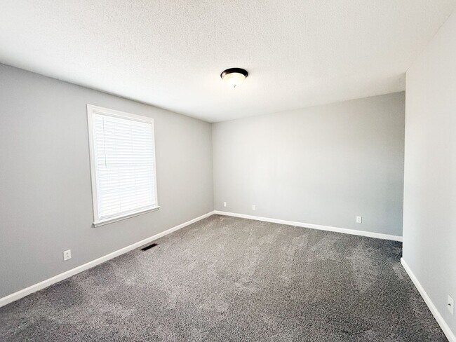 Foto del edificio - 3 Bedroom 2 Bathroom Home!