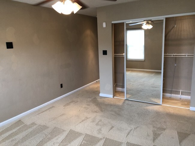 Building Photo - 305 Greenfield Crescent