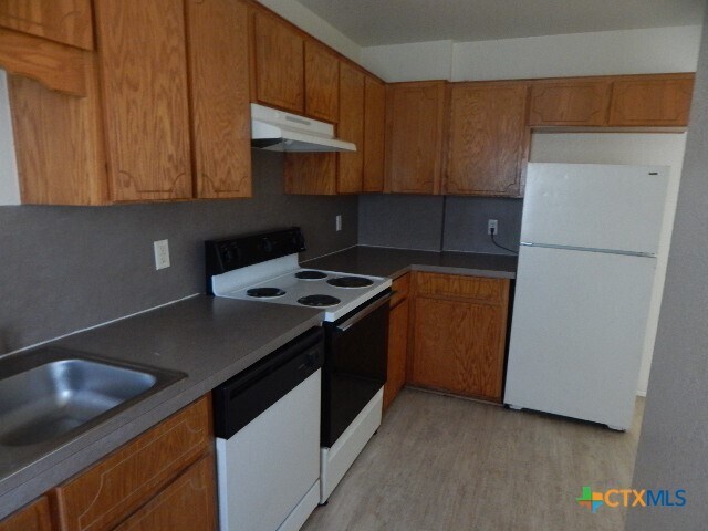 Foto del edificio - 1202 Industrial Blvd