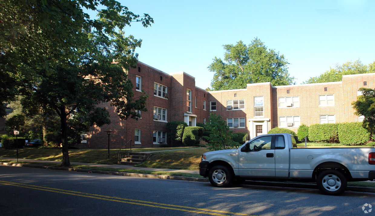 Building Photo - Kenmore Apartments