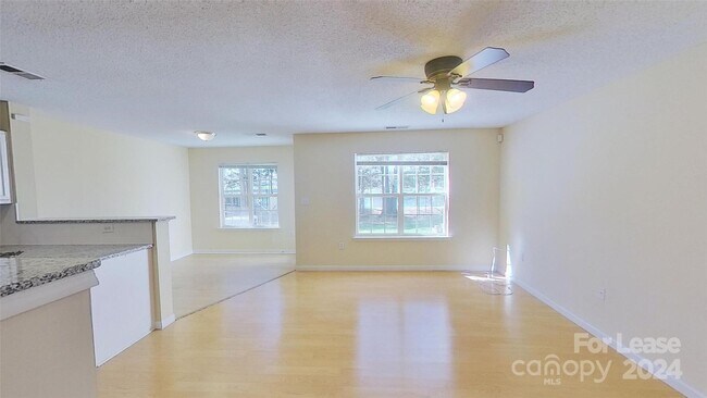 Foto del edificio - 482 Robin Reed Ct