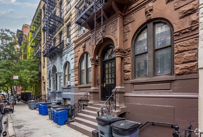 Building Photo - 241 W 15th St