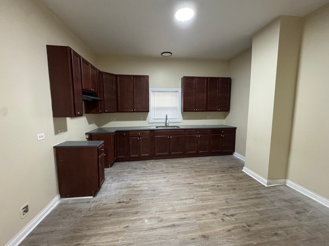 Foto principal - 7245 S Evans Ave