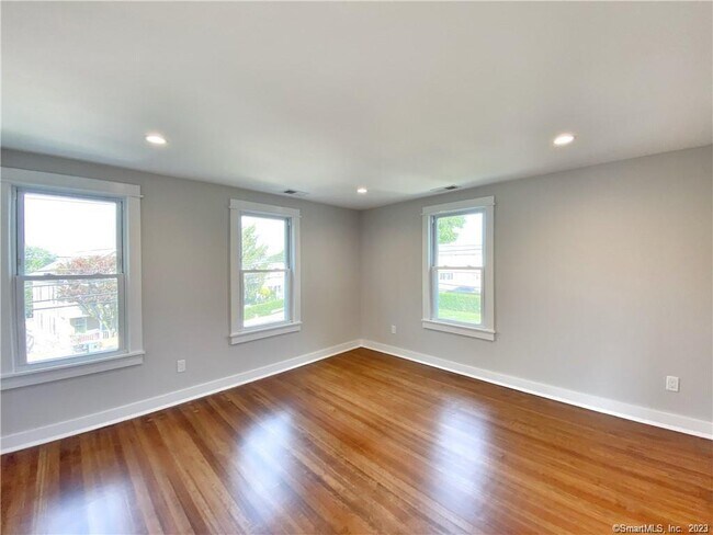 Foto del edificio - 40 Spring Hill Ave