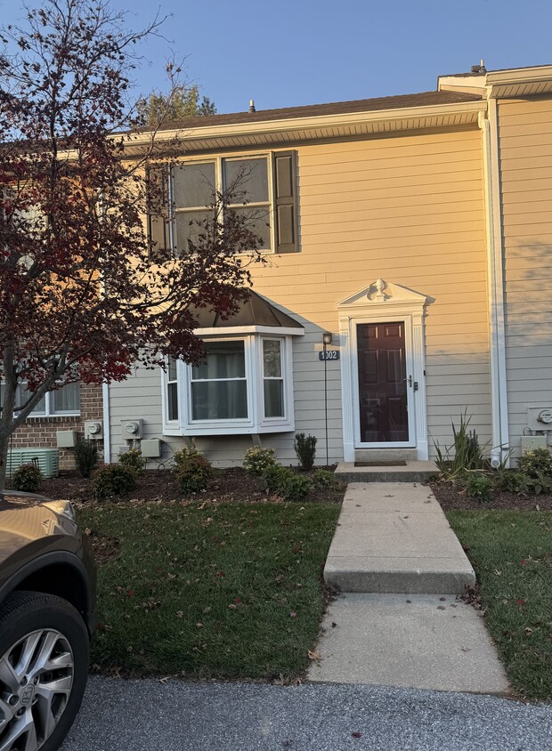 Foto principal - 1002 N Glen Dr