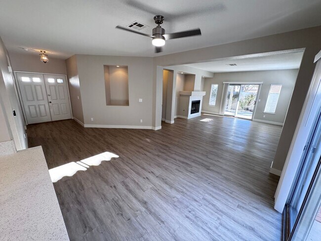 Foto del edificio - Quaint Home in the Beautiful Desert Shores Community!