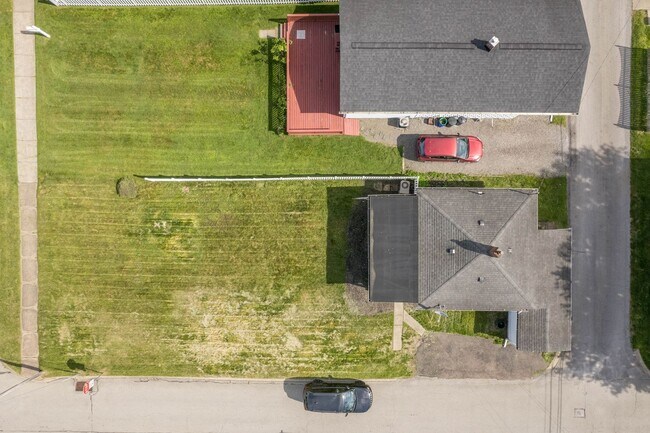 Foto del edificio - Beautiful 1 bedroom home with BONUS room in Natrona Heights available April 1!