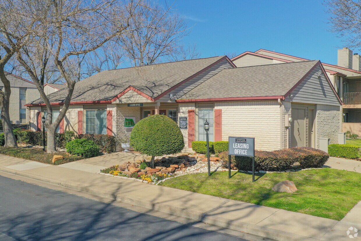 Sandstone Apartments in Waco, TX
