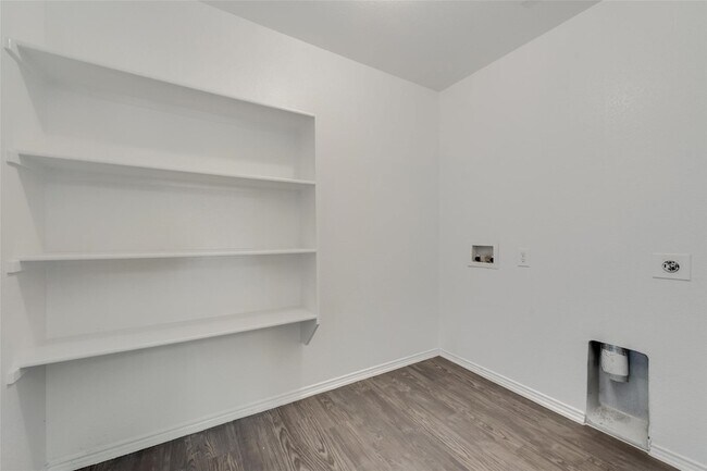 Foto del edificio - 613 Preston Dr