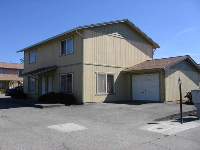 Primary Photo - 433 Summer St