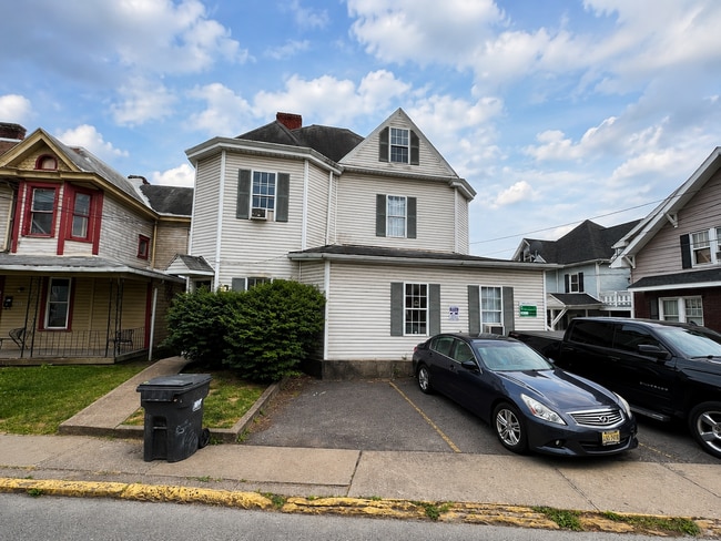 Building Photo - 382 Forest Avenue