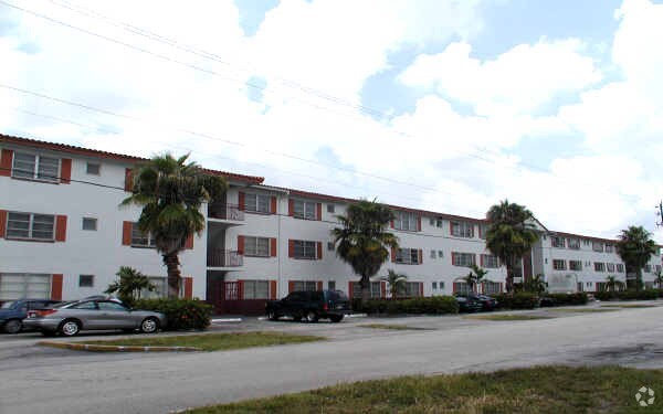 Foto principal - Golf Garden Apartments