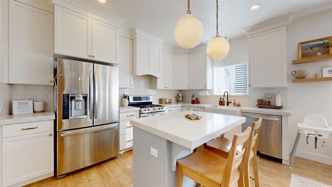 Foto del edificio - 318 E 280 N