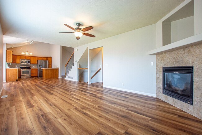 Foto del edificio - Extremely Spacious 3 Bedroom / 2.5 Bath Home in Bellevue!