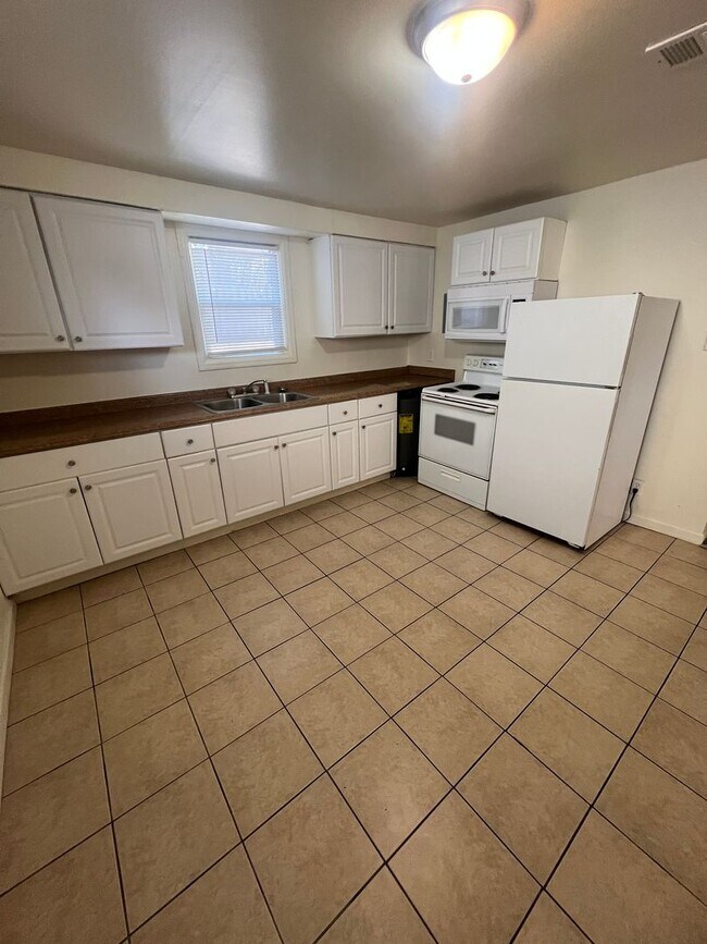 Foto del edificio - 513-513 Willard Ave