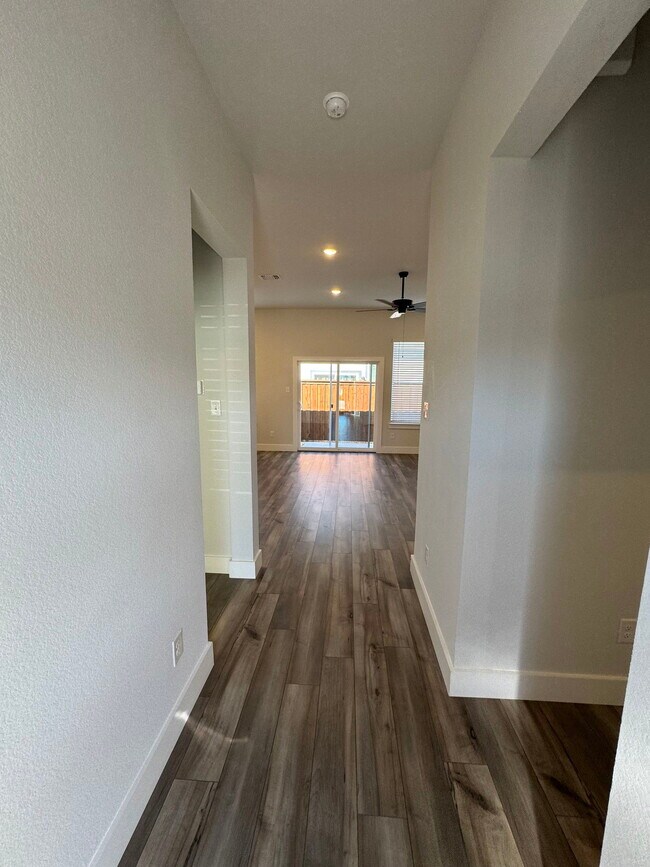 Foto del edificio - 700 N William E Crawford Ave