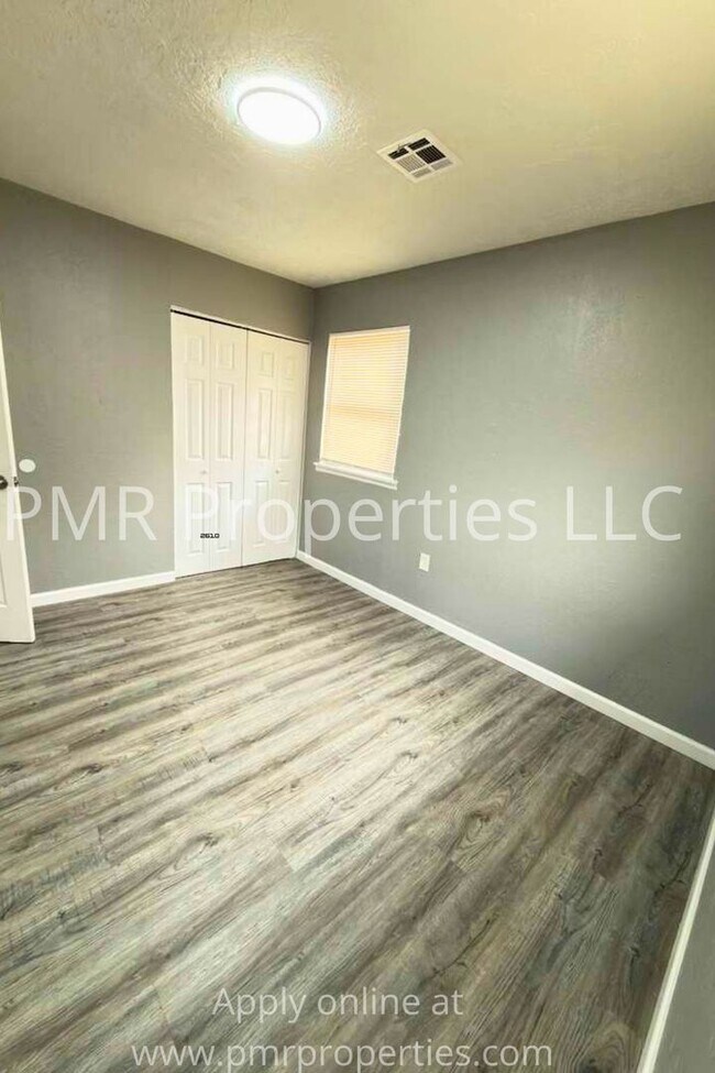 Foto del edificio - 409 NW Glendale Dr