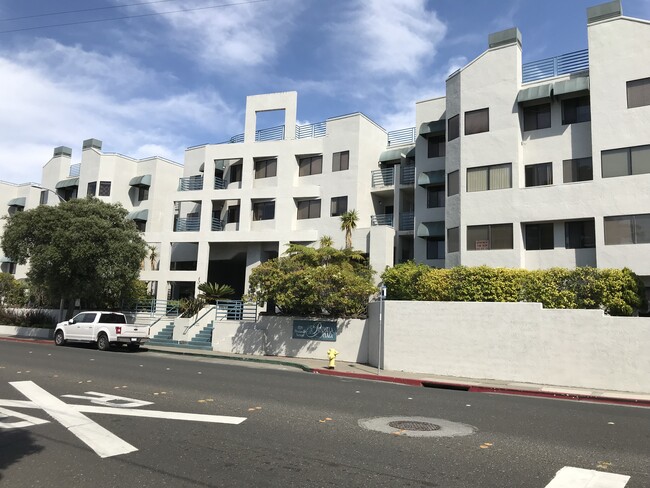 Building Photo - 320 Peninsula Ave