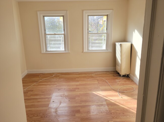 Building Photo - 153 McLean Ave