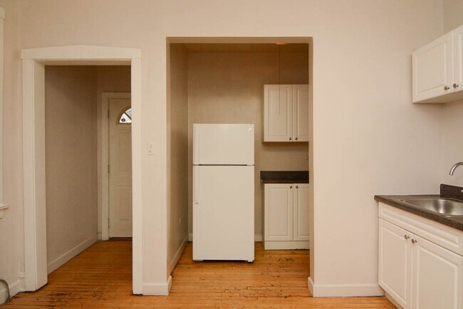 Building Photo - 1317.5 Oak Ave